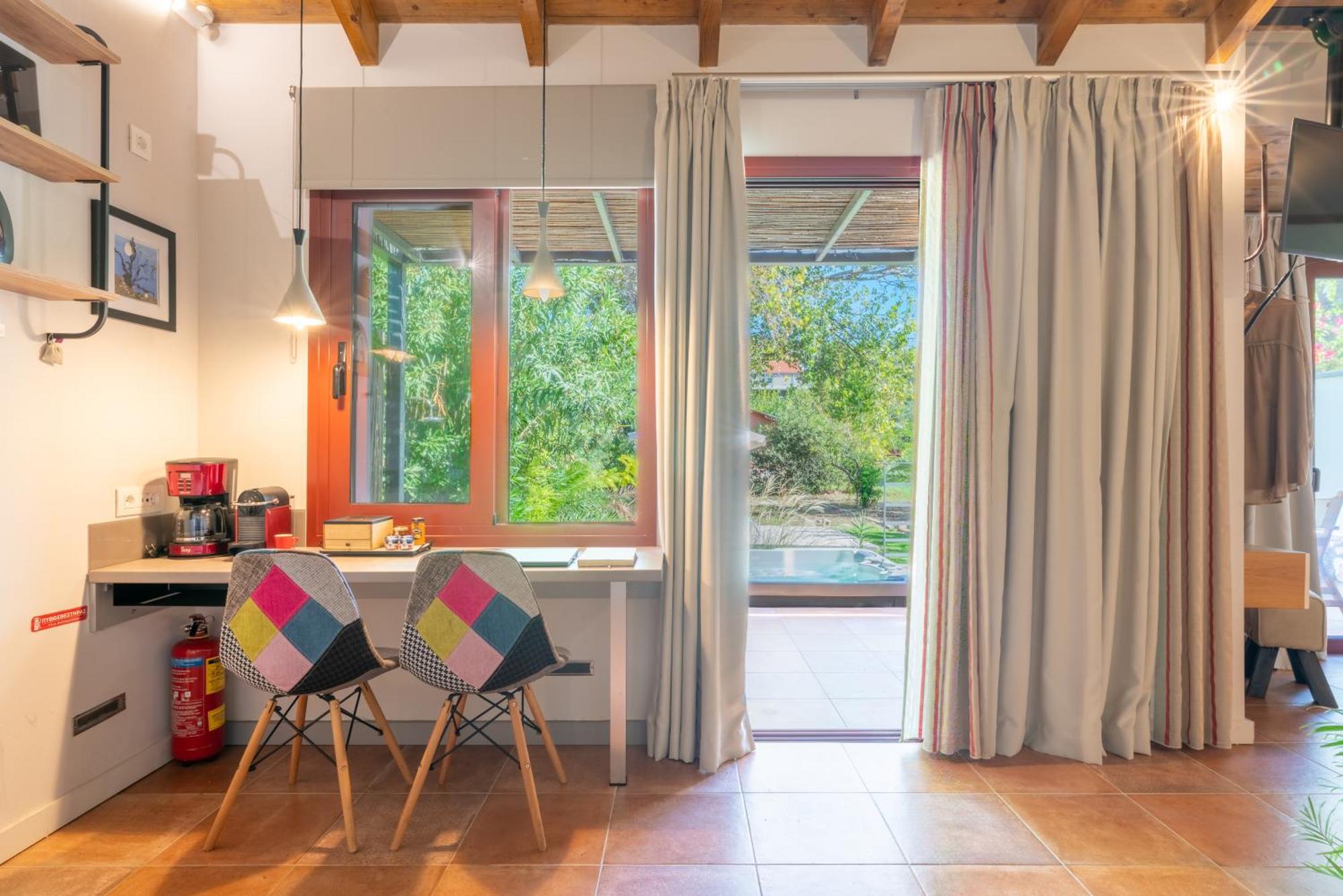 Klaritz Luxury Suites ラッシ エクステリア 写真